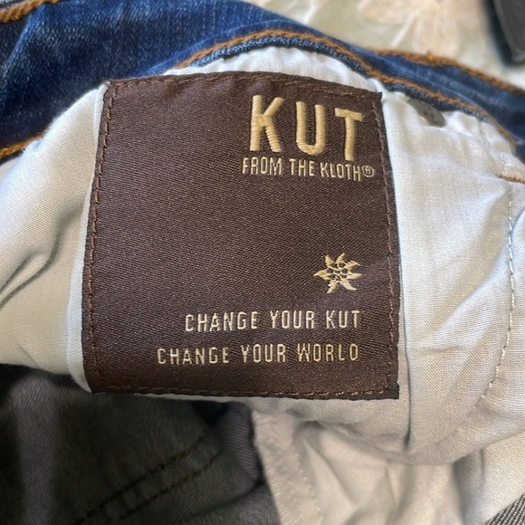Kut from the Kloth NWOT Dark Wash Distressed Denim High Rise Shorts Size 8 - Picture 7 of 9
